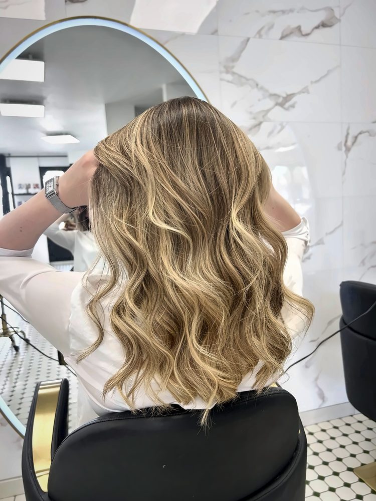 Balayage doré réalisé chez Maison La Coiffeuse à Fougères